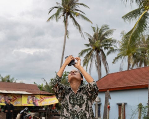 Tens of thousands flee their homes as Thailand and Cambodia clash
