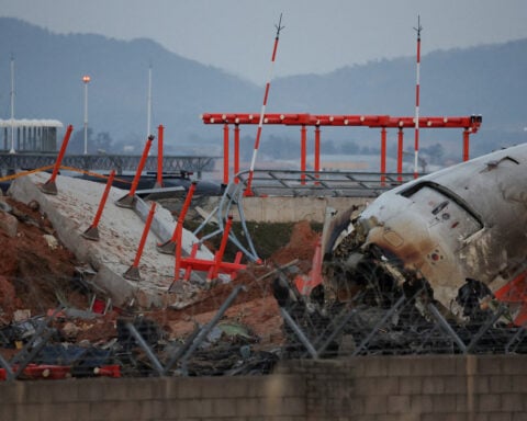 Jeju Air jet still had a working engine when it crashed, investigation update says
