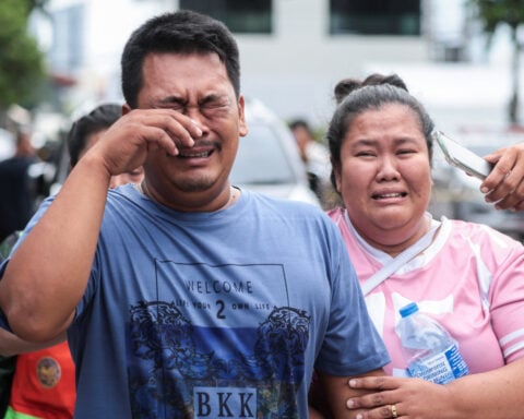 Gunman kills five in Bangkok market before shooting himself