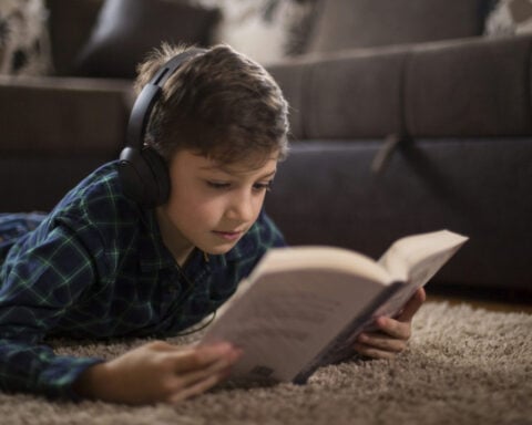 Do you really need to read to learn? What neuroscience says about reading versus listening