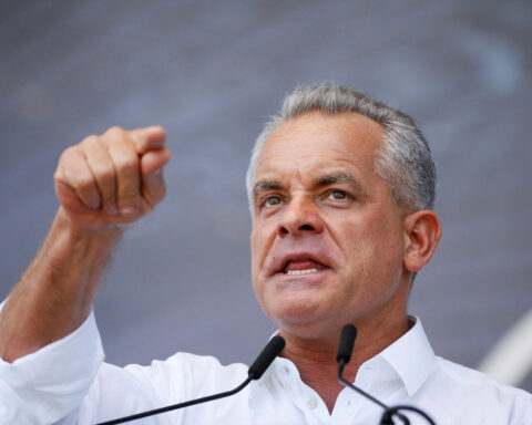 Detained magnate Plahotniuc willing to be extradited to Moldova, lawyer says