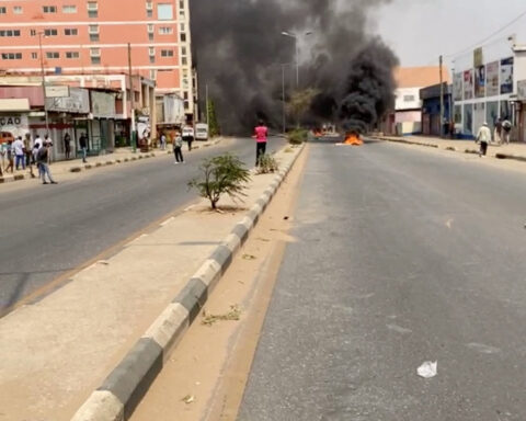 Angola fuel hike protests turn violent, local media report