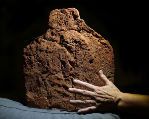 4,000-year-old handprint found on ancient Egyptian tomb