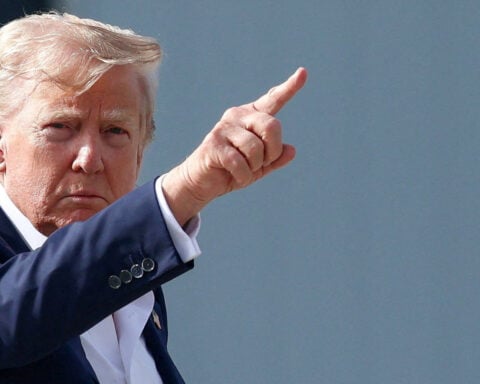 Trump approval rating sinks to 40%, the lowest of his term, Reuters/Ipsos poll finds