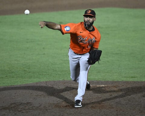 Split doubleheader: Domínguez traded from Orioles to Blue Jays in between games against each other