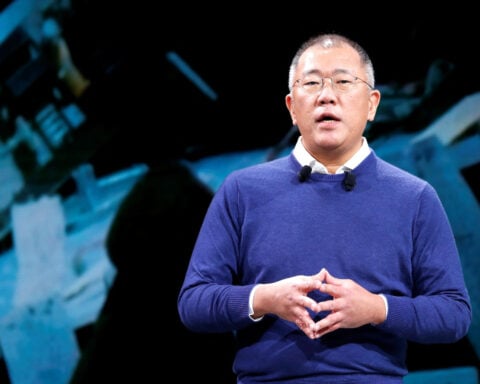 Hyundai Motor Group Chair Chung heads to US to back South Korea trade talks - Yonhap
