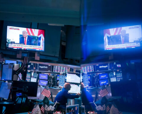 Senate bill to ban lawmaker stock trading moves step forward – and Trump turns on Hawley