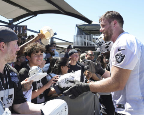 Raiders sign Kolton Miller to 3-year, $66 million extension, AP source says