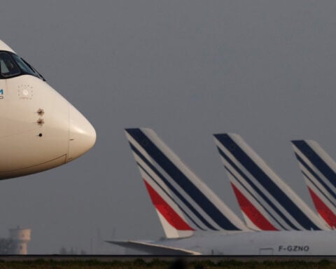 Air France-KLM's Q2 profit rises, helped by premium sales