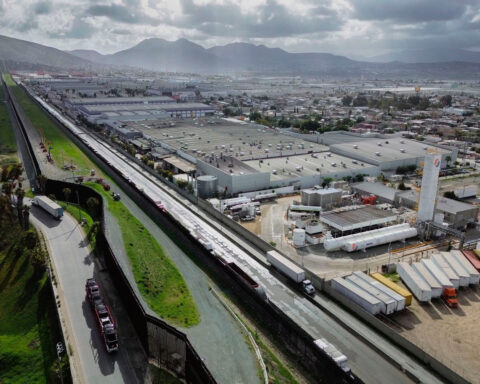 Trump announces agreement to pause higher tariffs on Mexico for 90 days