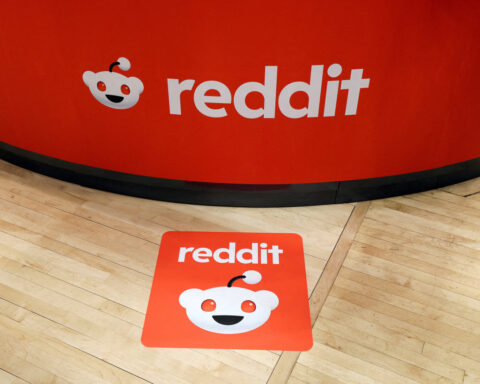 Reddit forecasts strong revenue on AI-driven ad strength, shares surge