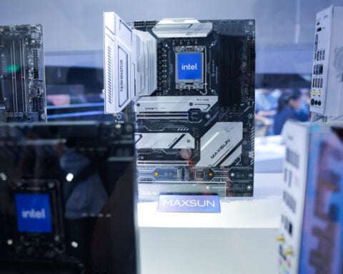 Three Intel senior executives to retire amid manufacturing shake up