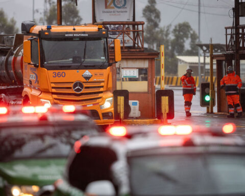 Four bodies found in Chilean copper mine as search continues for missing worker