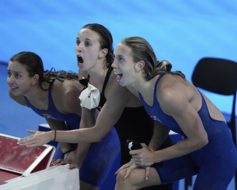 Americans finish strong with a relay world record in the swim worlds to top medal tables
