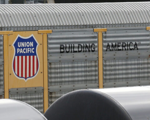 Rail customers urge regulators to block Union Pacific-Norfolk Southern deal, FT reports
