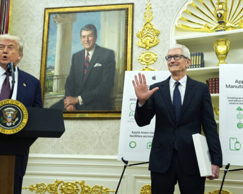 Trump announces Apple investing another $100 billion in US manufacturing
