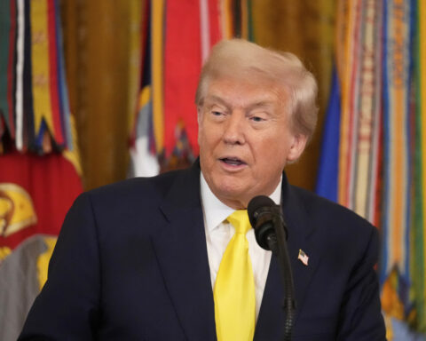 Trump executive order gives politicians control over all federal grants, alarming researchers
