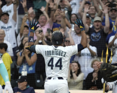 Raleigh hits MLB-best 44th homer and Rodríguez connects twice as streaking Mariners top Rays 7-4