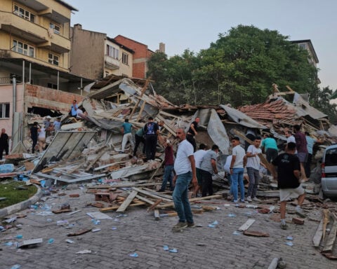 6.1 earthquake hits Turkey's Balikesir province, killing 1 and collapsing buildings
