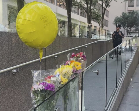 Hundreds honor security guard killed in New York office tower shooting