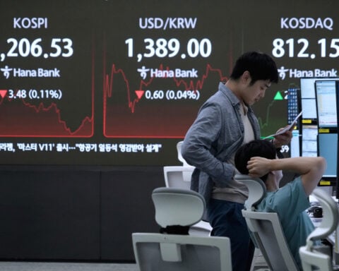 Asian shares advance ahead of Trump's deadline for imposing higher tariffs on Chinese goods