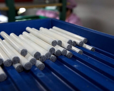 USPS blocks shipping of illicit vapes in boost for Big Tobacco