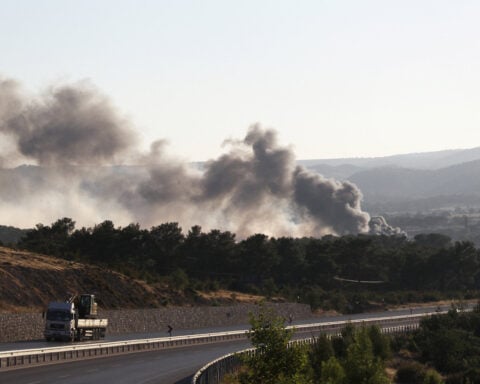 Hundreds evacuated in northwestern Turkey as authorities fight wildfires
