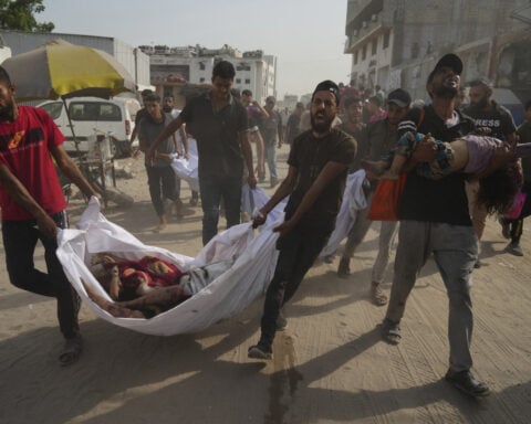 Israeli strikes kill journalists and aid-seekers as Australia backs Palestinian statehood