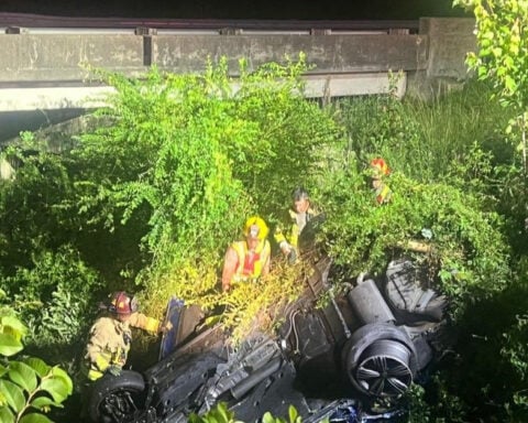 Cash leaves four injured after two cars flip