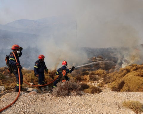 Wildfires scorch Greece for a second day, thousands evacuated