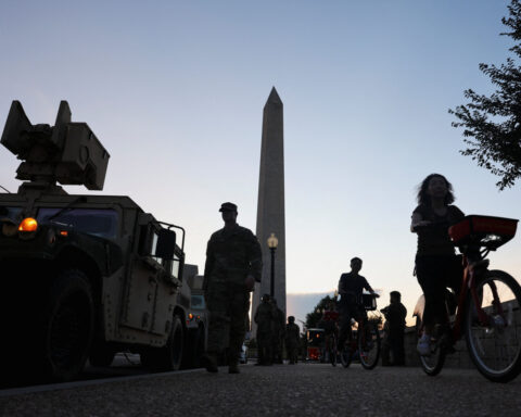 Crowd in DC outraged by federal law enforcement presence as cars stopped on busy street