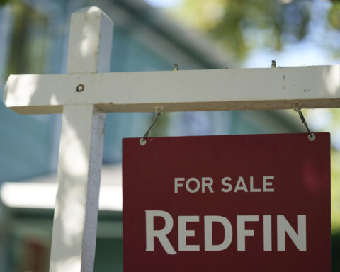 Average rate on a 30-year mortgage drops to lowest level since October