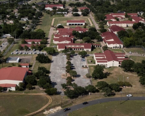 Ghislaine Maxwell’s arrival at Texas prison camp sparks tension and restrictions