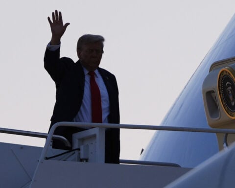 The Latest: Trump en route to high-stakes meeting with Putin in Alaska