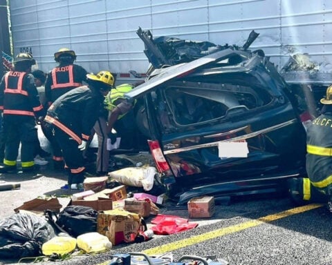 3 dead after semi attempts to make U-turn on Florida's Turnpike in Fort Pierce, FHP says