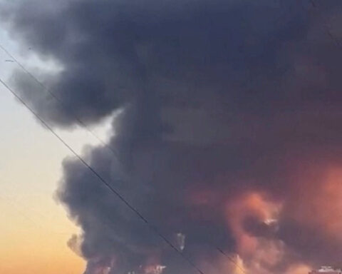 Russia bombards Ukrainian city hours after Washington summit