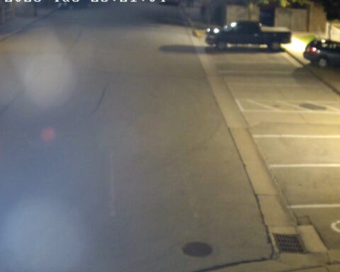 Mother and Good Samaritans rescue toddler after car plunges into water