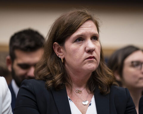 FTC commissioner that Trump fired can temporarily stay, appeals court rules