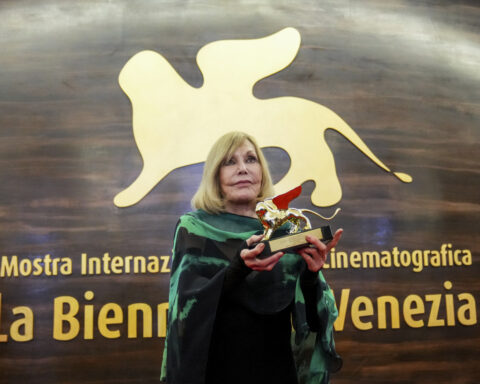 Kim Novak's emotional return to the spotlight at Venice Film Festival