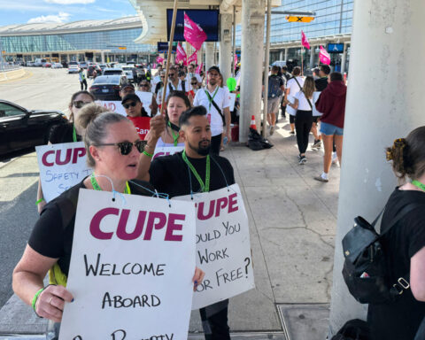 Air Canada flight attendants reject wage agreement