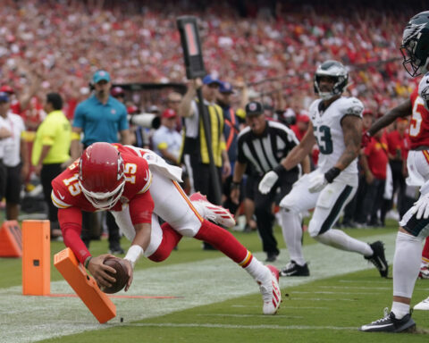Eagles' defense shines in Super Bowl rematch as Philly beats the Chiefs 20-17 at Arrowhead Stadium