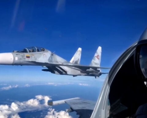 In show of force to Trump, Venezuela launches military drills and displays its Russian fighter jets