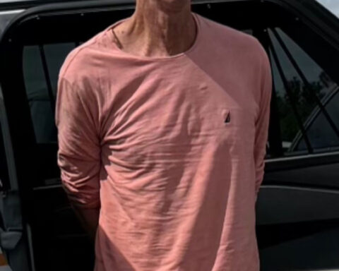 Man accused of attempting to kill Trump reacts to guilty verdict by trying to stab himself in court