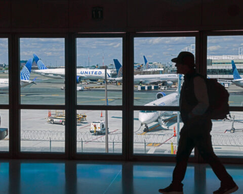 FAA will continue to limit arrivals and departures at Newark Airport through October 2026