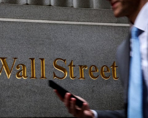 Wall St eyes Washington standoff with stocks near records