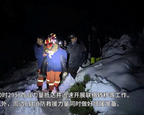Rescuers race to evacuate stranded Everest hikers by Tuesday, source says