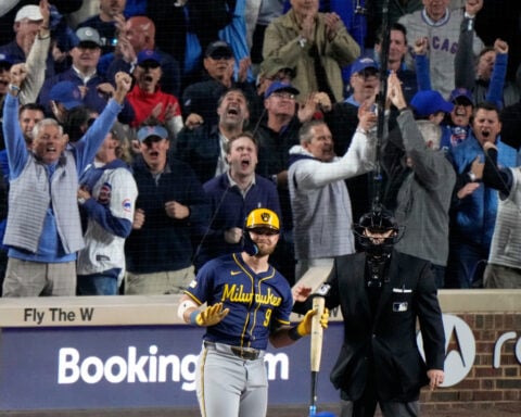 Cubs use 4-run 1st inning to top the Brewers 4-3 and avoid NL Division Series sweep