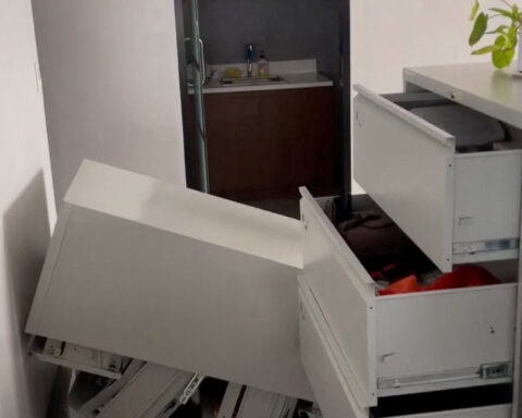 At least 2 dead from Philippines quake, official says