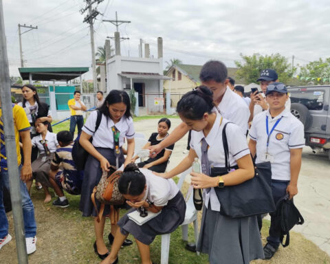 Death toll rises in Philippines after twin quake triggering 2 tsunami warnings