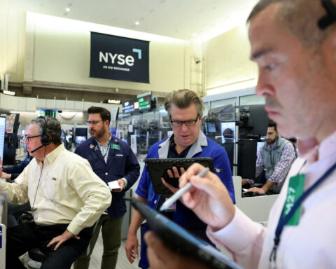 Investors seek economic clues from bank earnings amid data fog